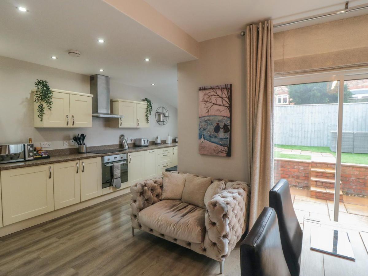 25 Victoria Park Avenue *